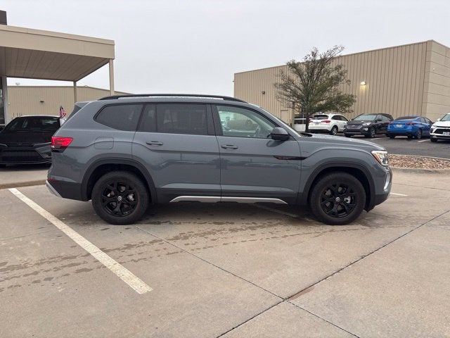 2024 Volkswagen Atlas 2.0T Peak Edition SE w/Technology