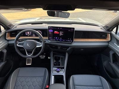 2025 Volkswagen Tiguan 2.0T SEL R-Line