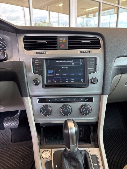 2017 Volkswagen Golf SportWagen S