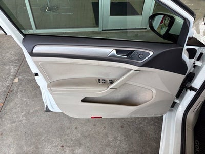 2017 Volkswagen Golf SportWagen S