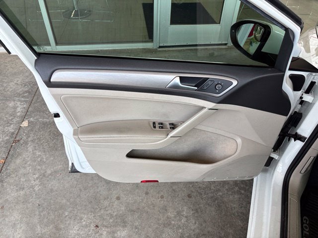 2017 Volkswagen Golf SportWagen S