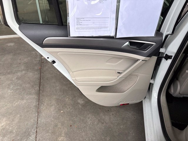 2017 Volkswagen Golf SportWagen S