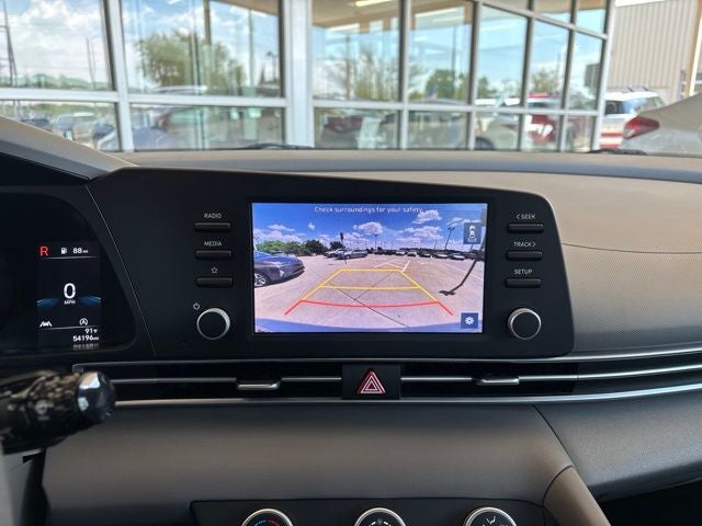 2023 Hyundai ELANTRA SE