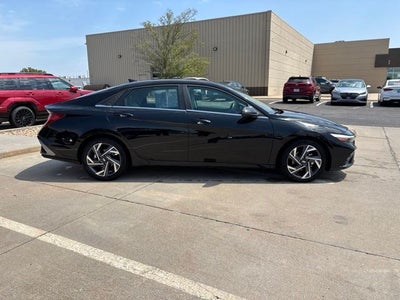2025 Hyundai ELANTRA Limited