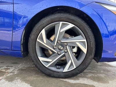 2025 Hyundai ELANTRA Limited