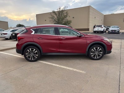 2018 INFINITI QX30 LUXE