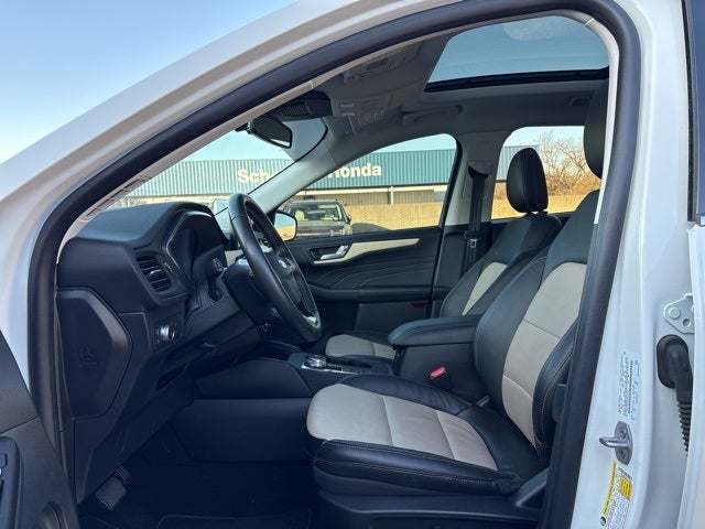 2022 Ford Escape Titanium Hybrid