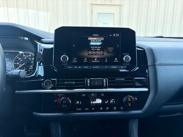 2024 Nissan Pathfinder SV