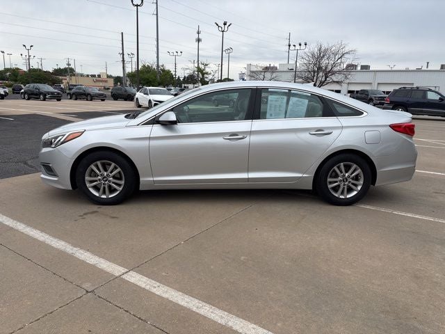 Used 2017 Hyundai Sonata SE with VIN 5NPE24AF8HH452822 for sale in Wichita, KS