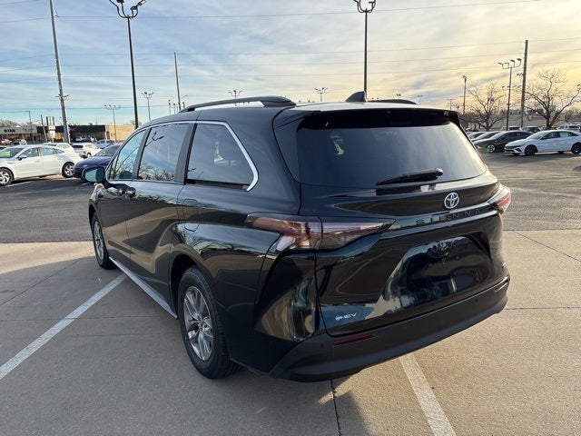 2025 Toyota Sienna XLE 8 Passenger