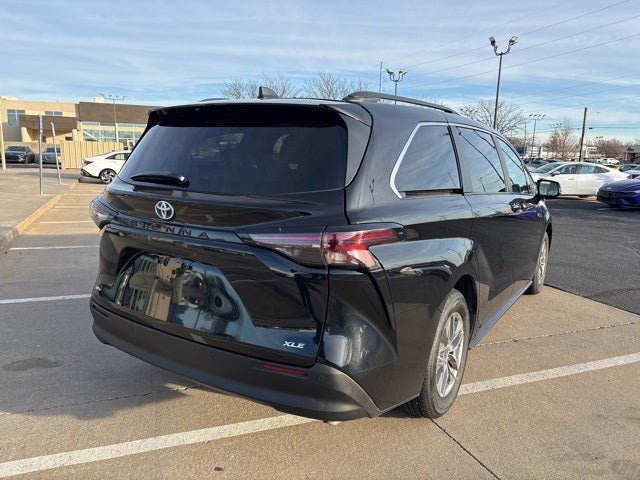 2025 Toyota Sienna XLE 8 Passenger