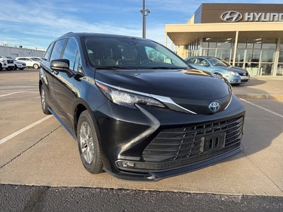 2025 Toyota Sienna XLE 8 Passenger
