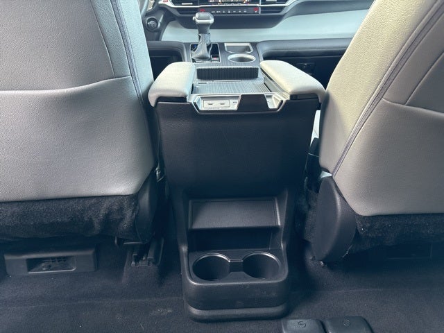 2025 Toyota Sienna XLE 8 Passenger