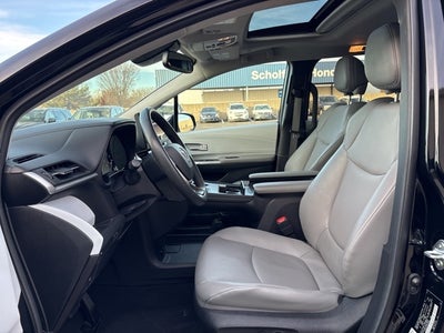 2025 Toyota Sienna XLE 8 Passenger