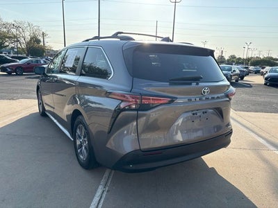 2021 Toyota Sienna XLE 8 Passenger