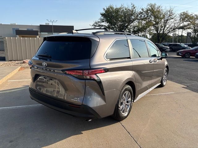 2021 Toyota Sienna XLE 8 Passenger