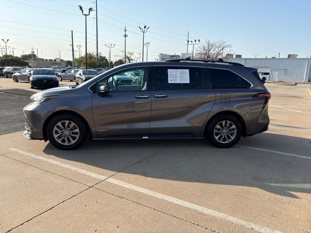 2021 Toyota Sienna XLE 8 Passenger
